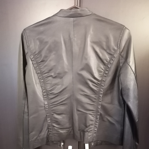 Ladies black leather jacket - Picture 2 of 8